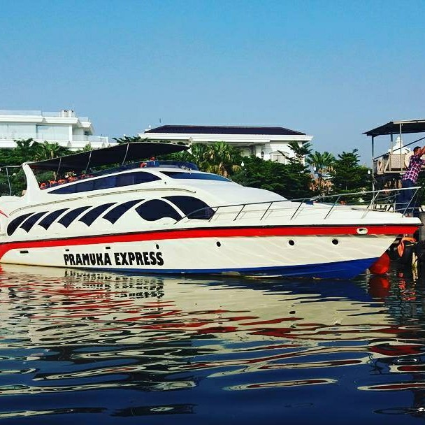 Speedboat Pramuka Express
